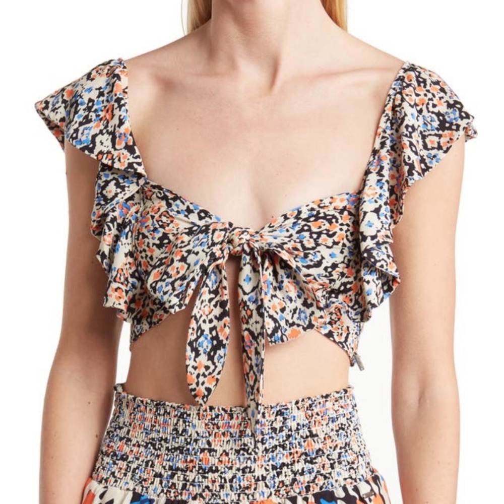 MAAJI ❤️🔥 GLOWY FLUTTER SLEEVE SMOCKED CROP TOP NWT SIZE MEDIUM